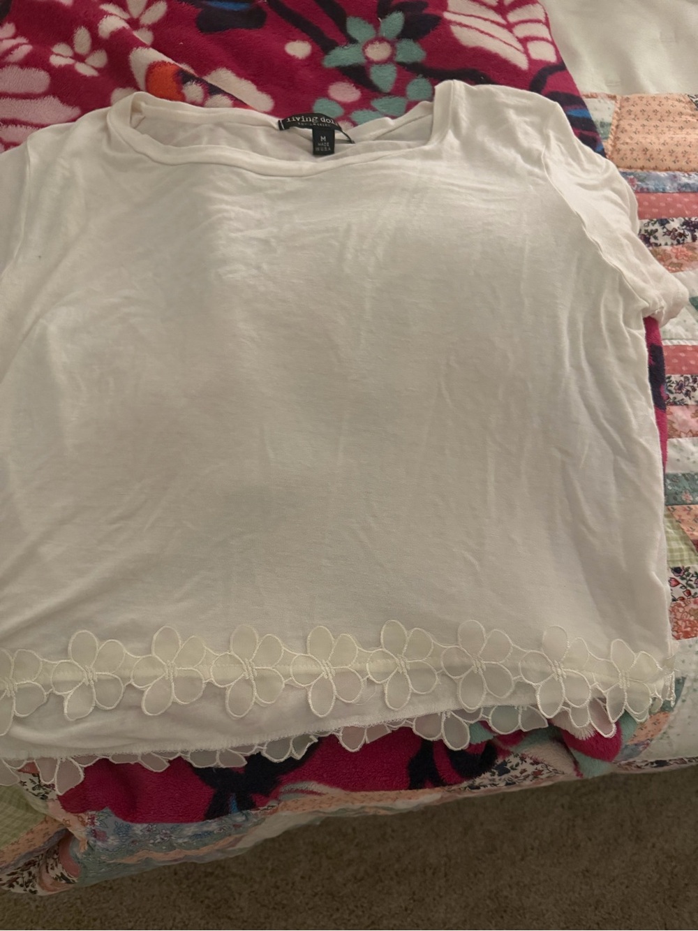 living doll white floral-hem cropped tee